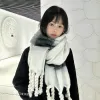 New in-stock cross-border scarves wholesale e-commerce live streaming supply chain supply, hand-tied horizontal bar gradient hand-tied Application Scenario